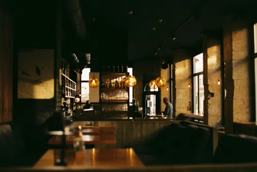 Bar à l'ambiance chaleureuse